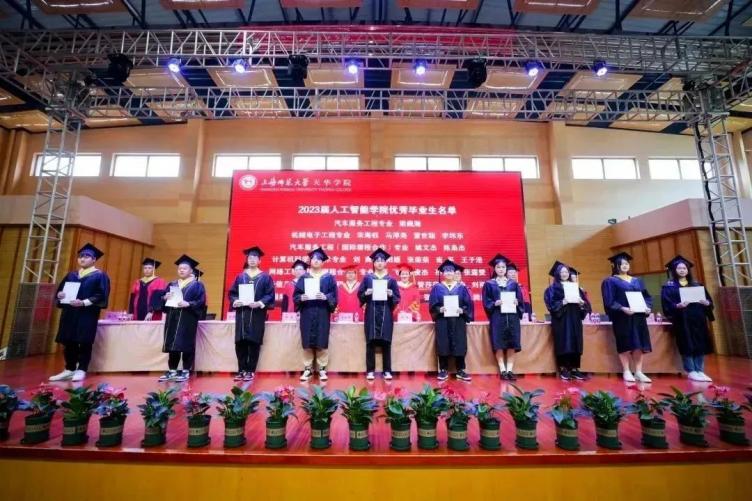 意昂新闻图片