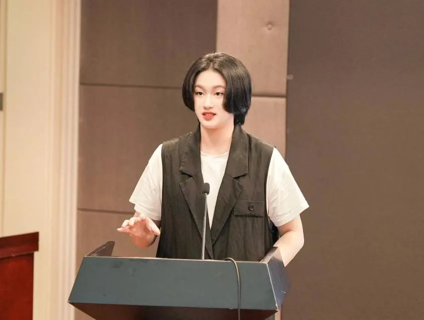 意昂报道图片