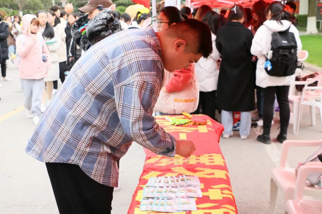 意昂风采图片