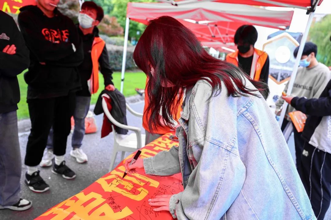 意昂报道图片