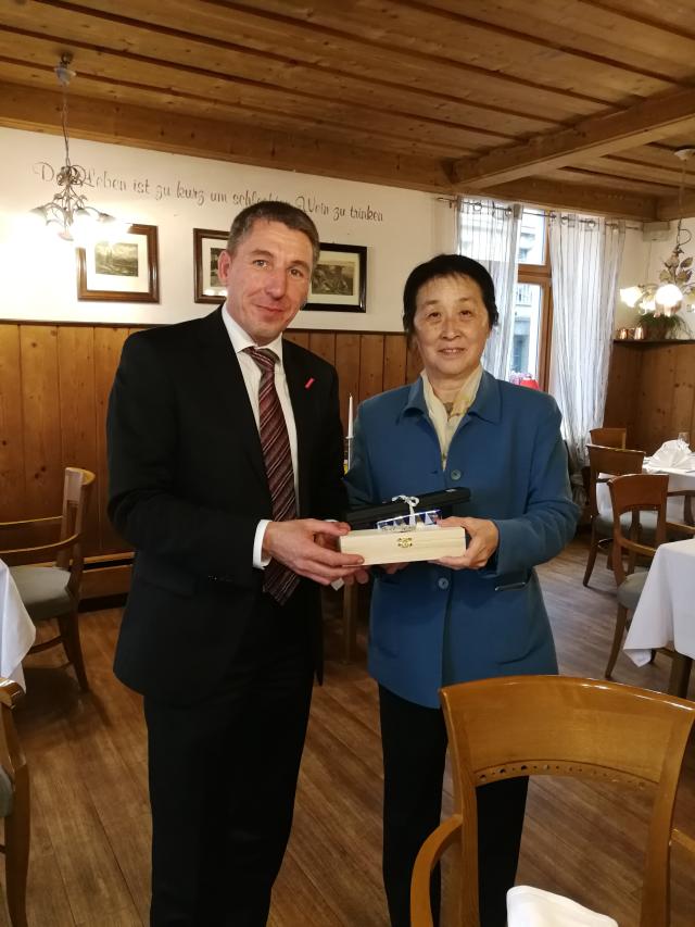 意昂app图片