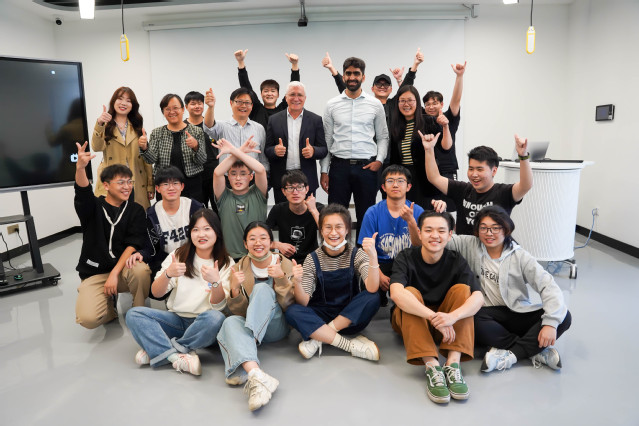 外教来校授课合影 意昂联赛