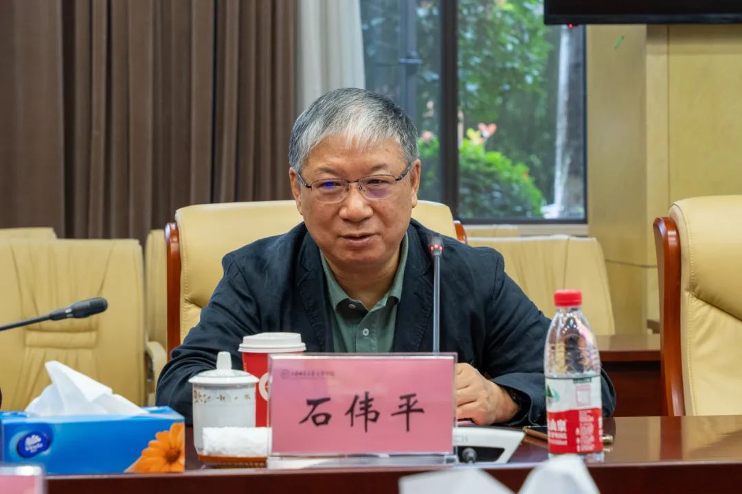 意昂报道图片
