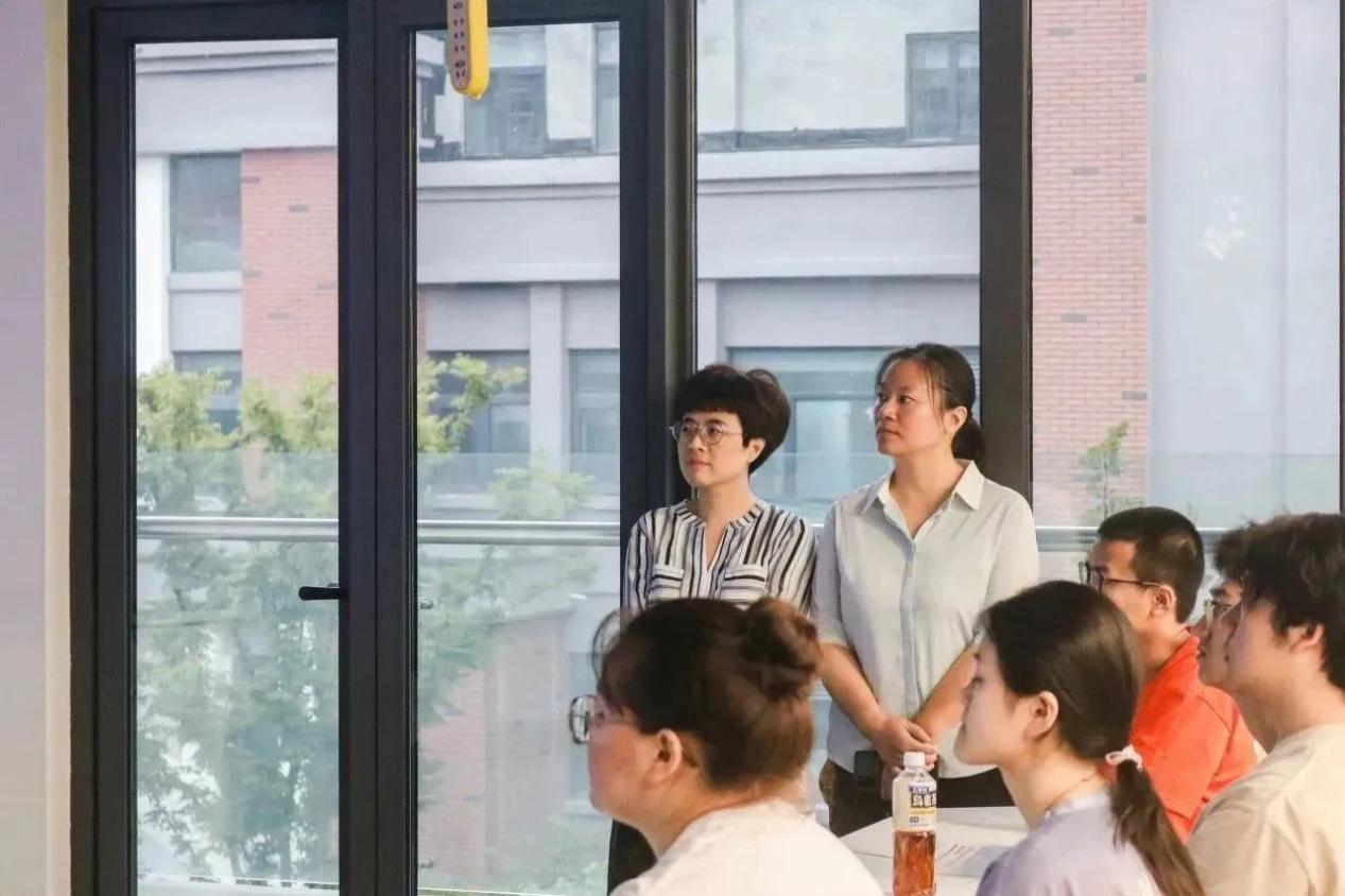 意昂报道图片