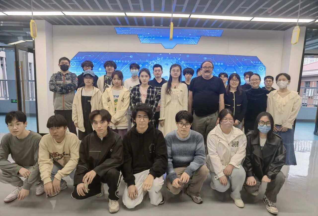 意昂新闻图片