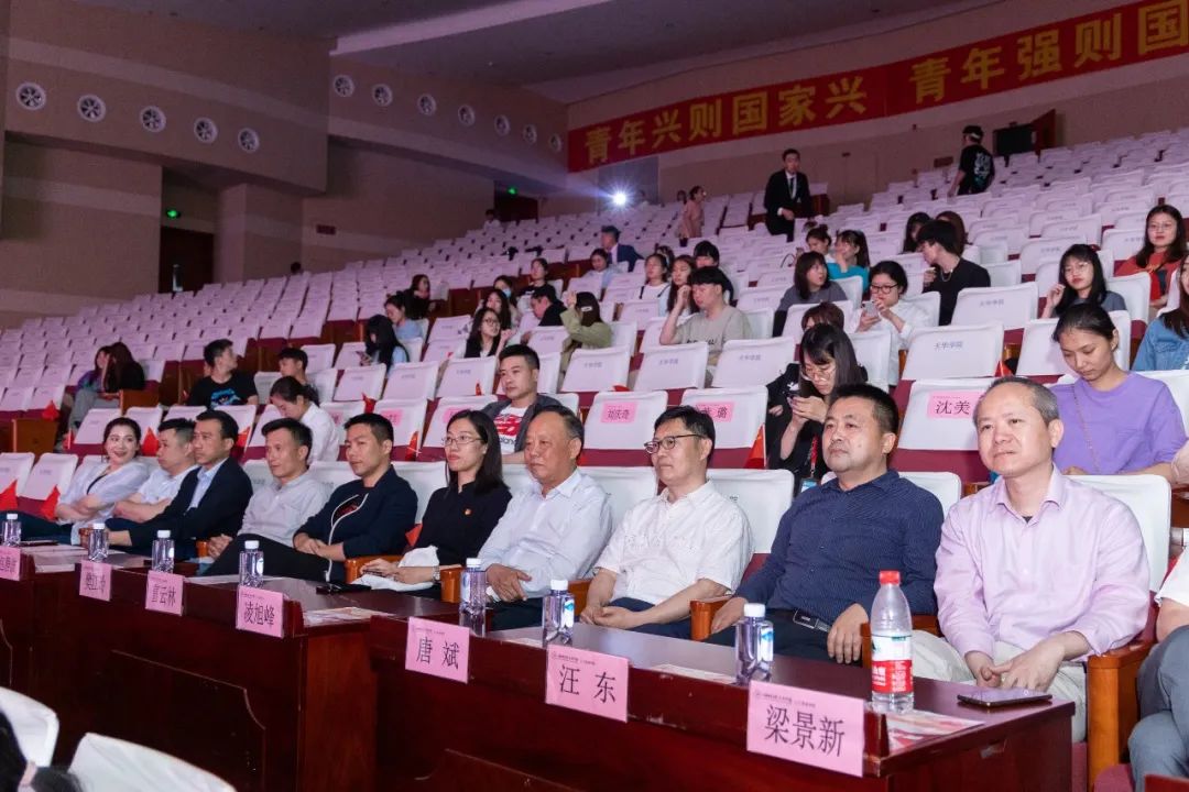 意昂报道图片