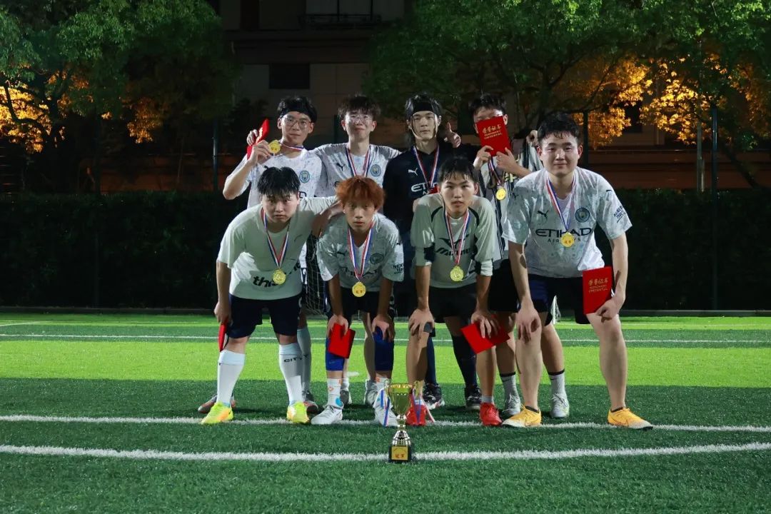 意昂报道图片