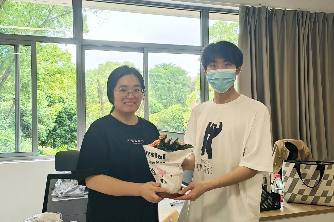 意昂报道图片