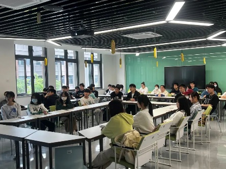 意昂报道图片