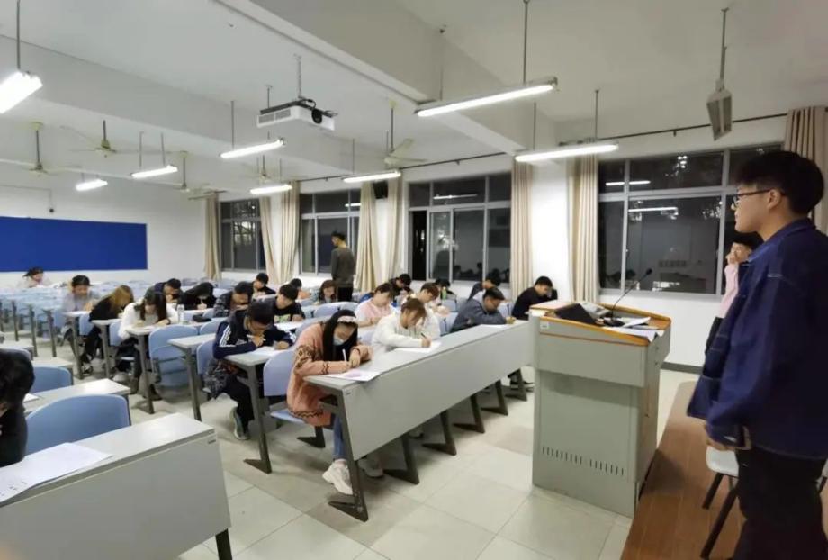 意昂报道图片